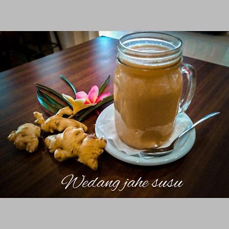 Fortune Front One Hotel Kendari Buitenkant foto
