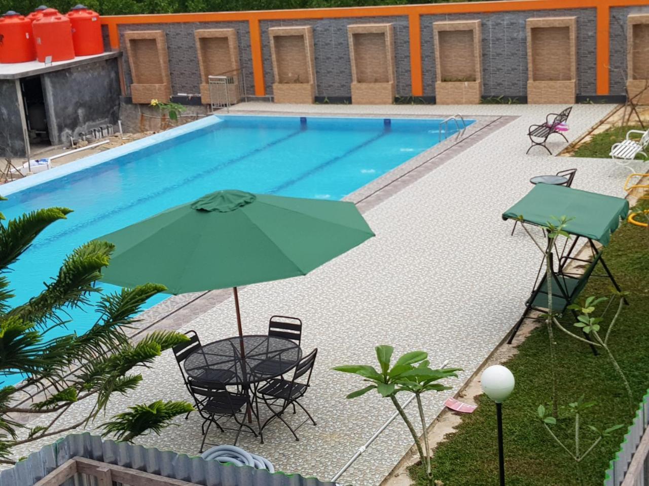 Fortune Front One Hotel Kendari Buitenkant foto