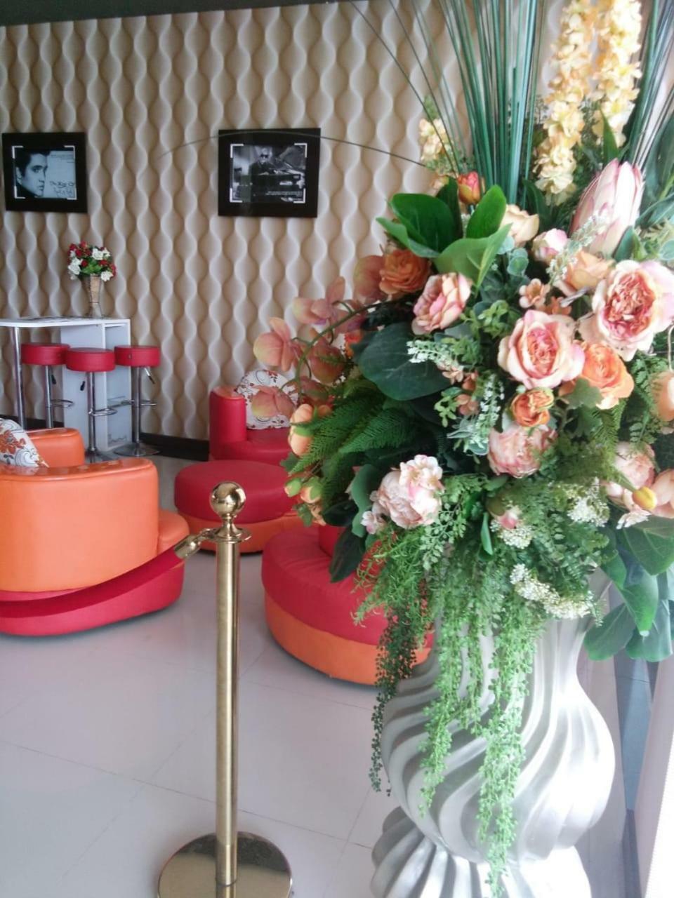 Fortune Front One Hotel Kendari Buitenkant foto
