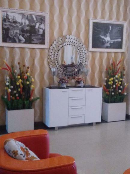 Fortune Front One Hotel Kendari Buitenkant foto