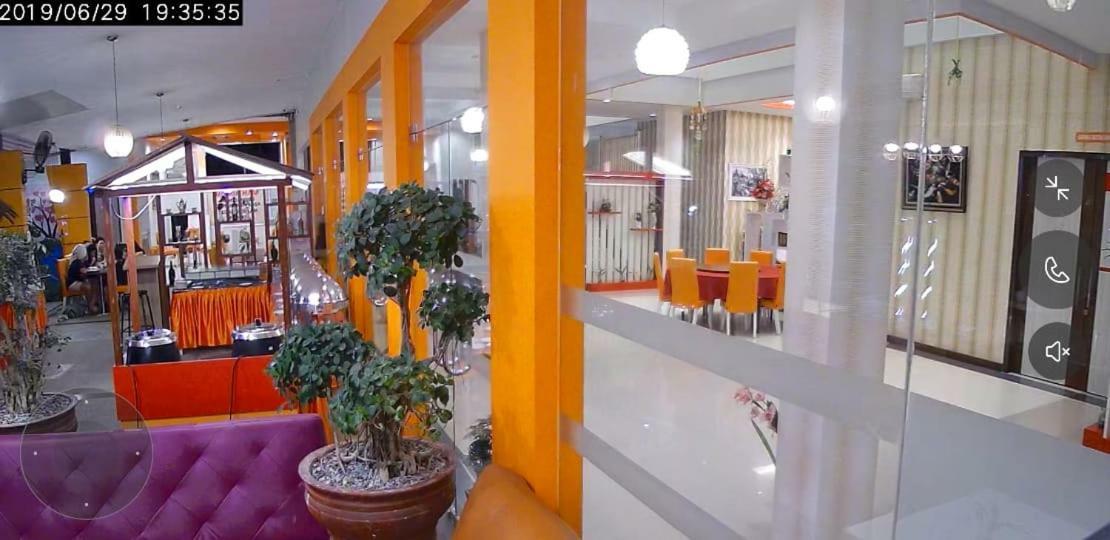 Fortune Front One Hotel Kendari Buitenkant foto