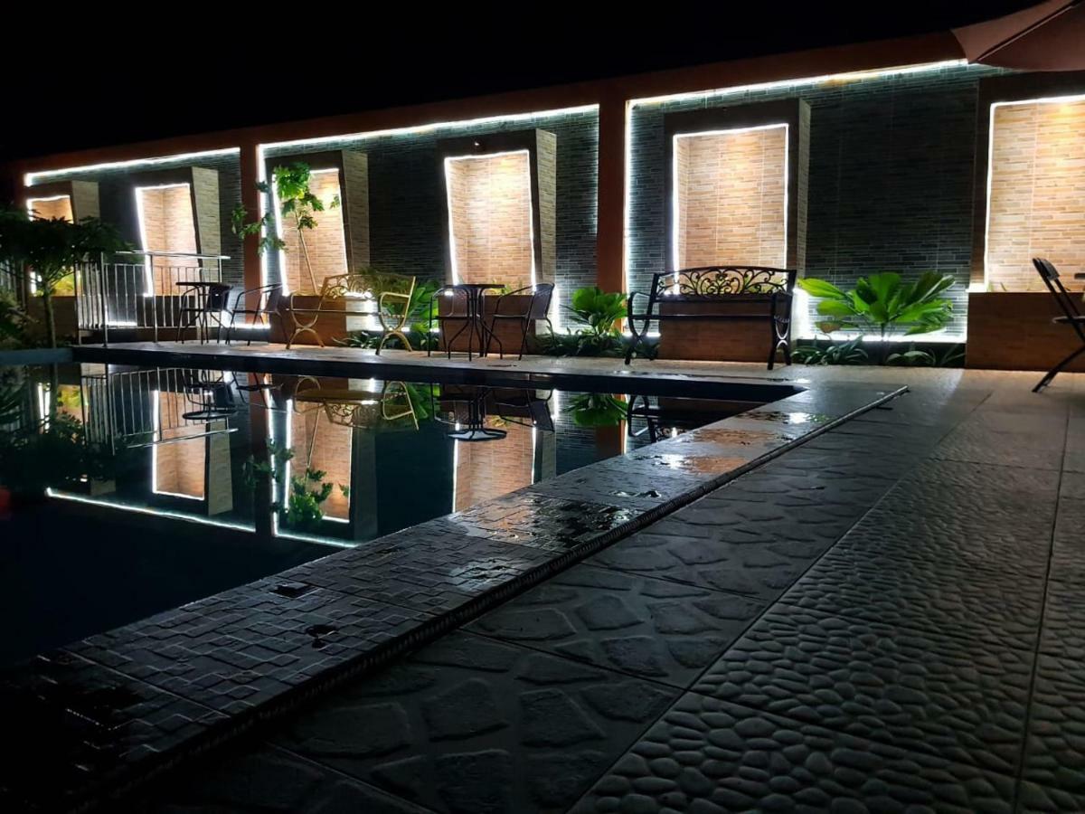 Fortune Front One Hotel Kendari Buitenkant foto