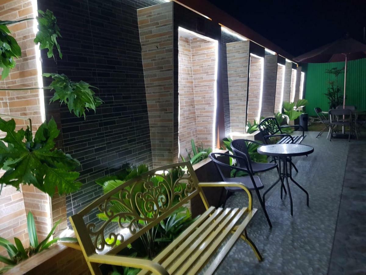Fortune Front One Hotel Kendari Buitenkant foto