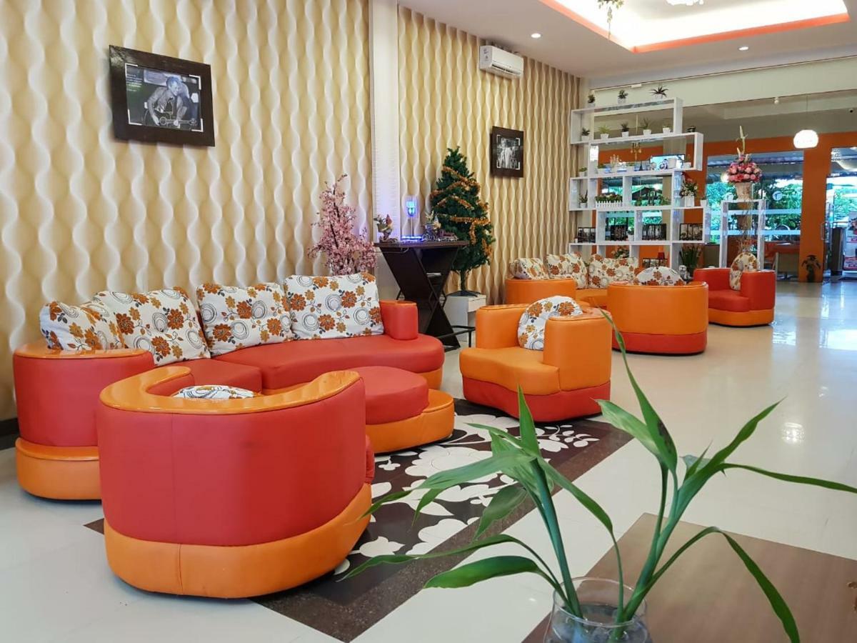 Fortune Front One Hotel Kendari Buitenkant foto