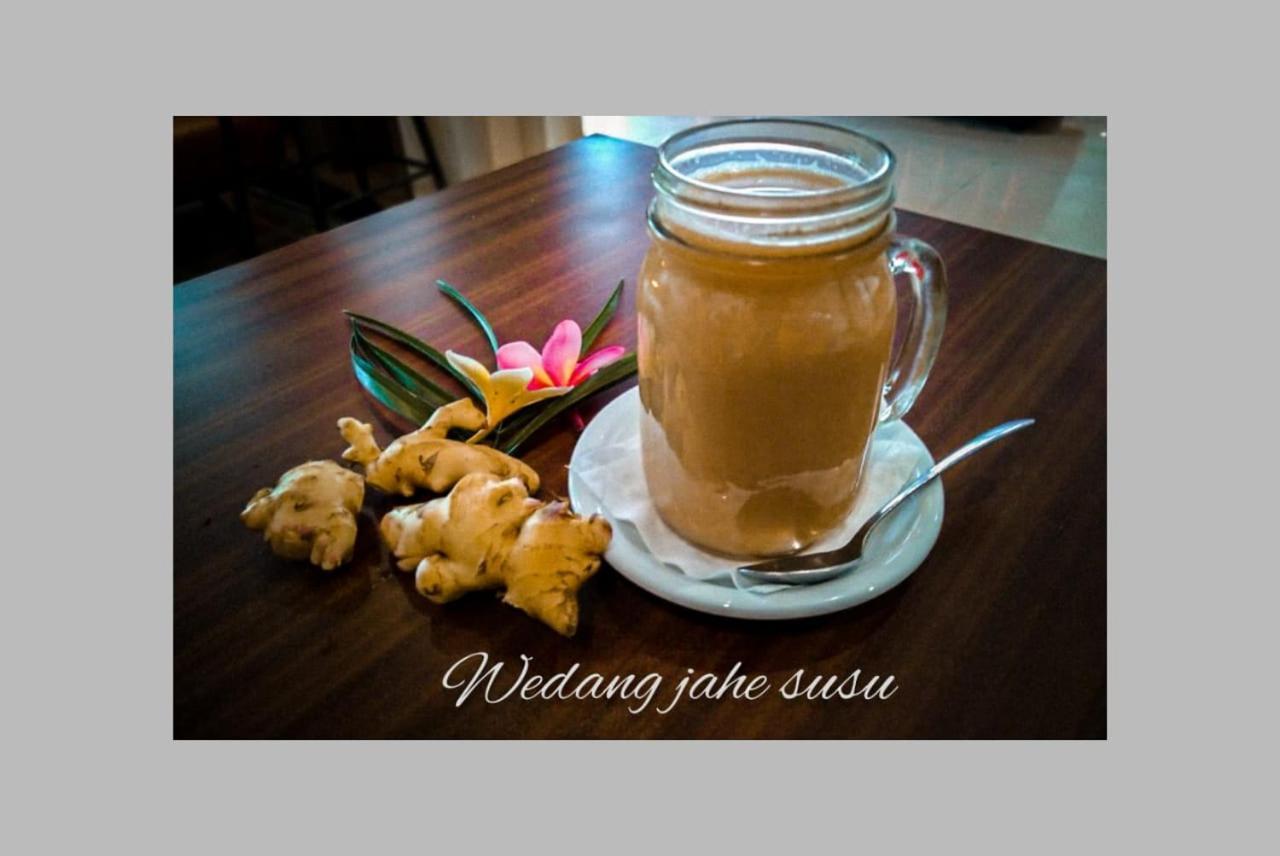 Fortune Front One Hotel Kendari Buitenkant foto